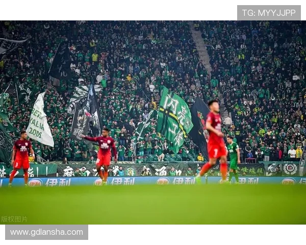 中超首轮战报：蓉城高居榜首泰山遭遇失利津门虎垫底积分惨淡